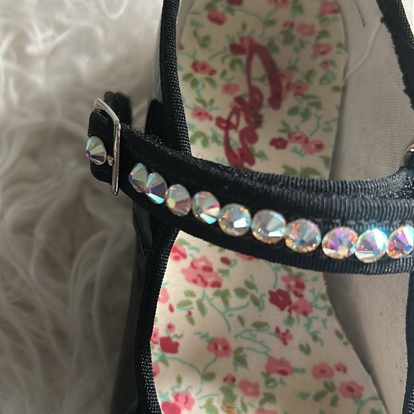 Girls, black pattern tap shoes by CAPEZIO size 13 1/2 M - Picture 4 of 9